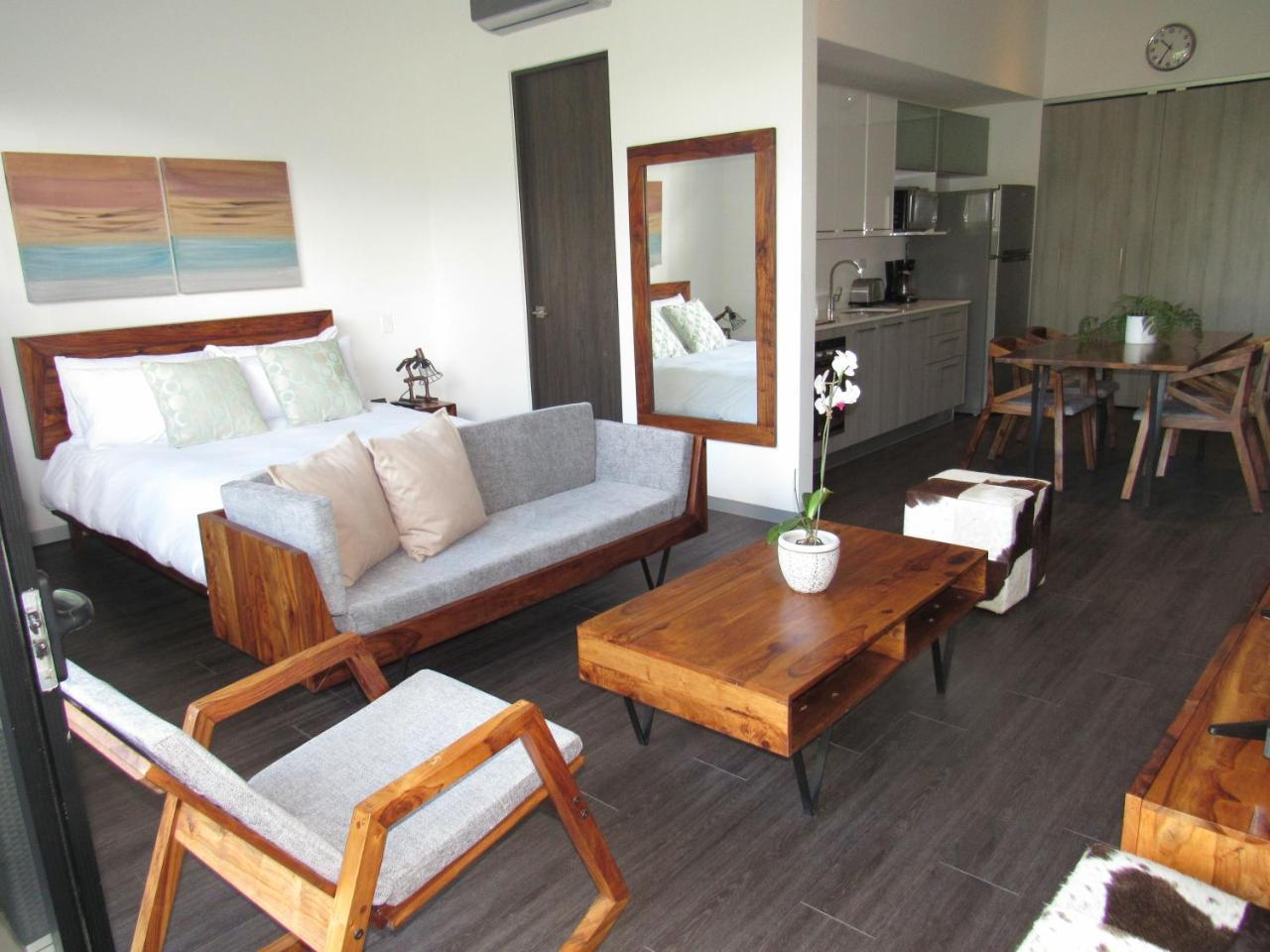 Bee Suites Santa Ana Экстерьер фото